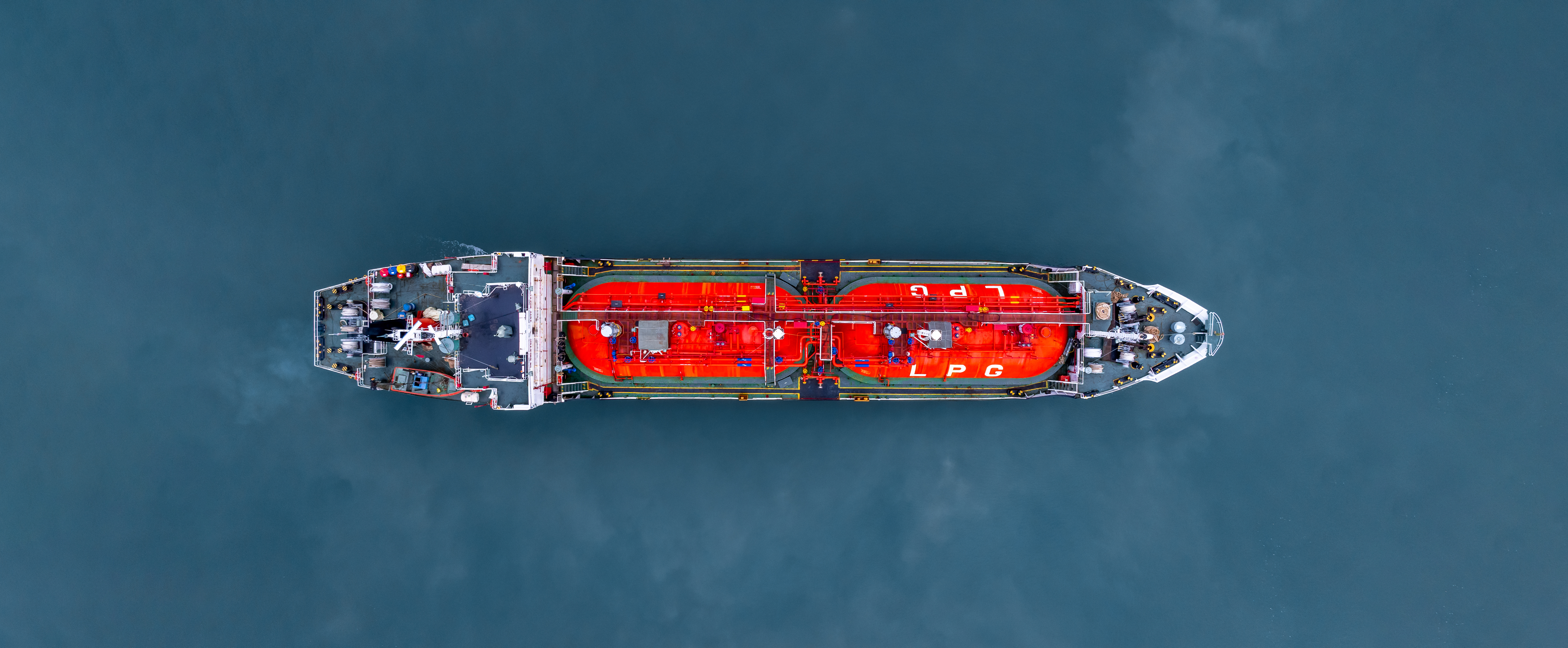 Buque portacontenedores atracado